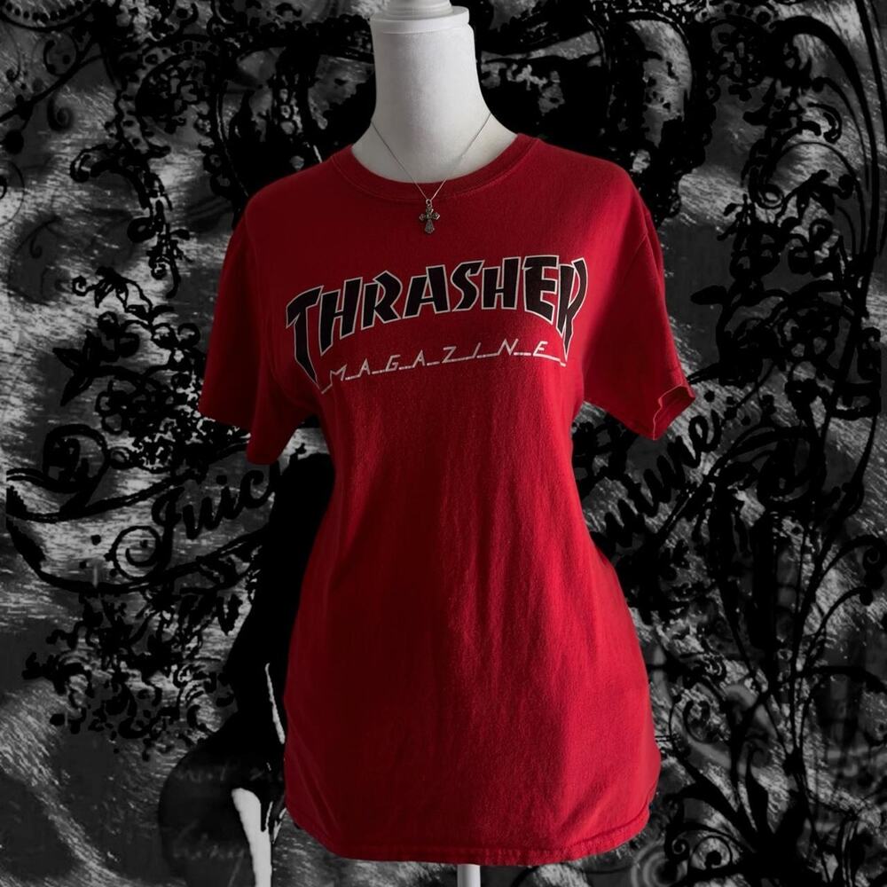 red thrasher streetwear street style skater emo grunge graphic tee